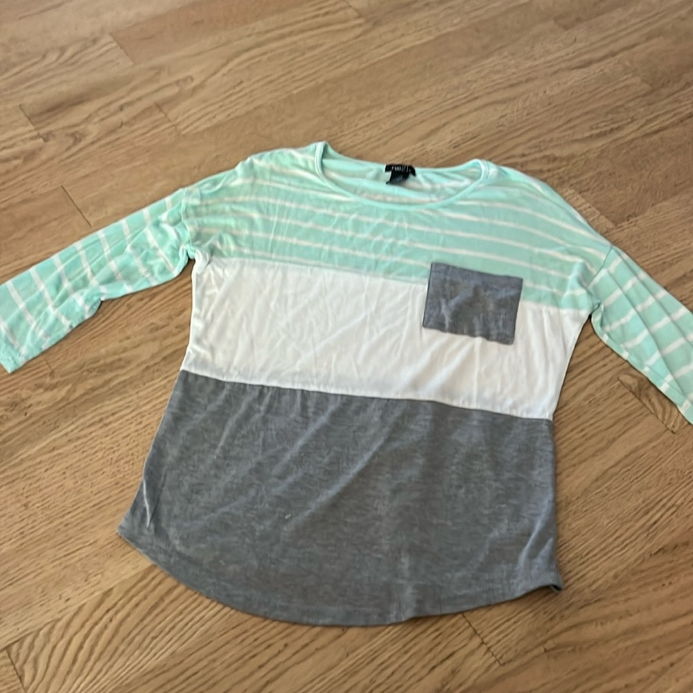 Rue 21 t shirt